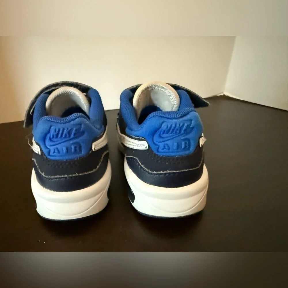 Nike Kids Navy and White Sneakers size 5(toddler)